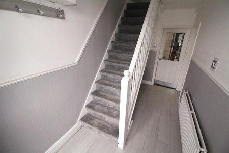 3 bedroom semi-detached house to rent - Photo 4