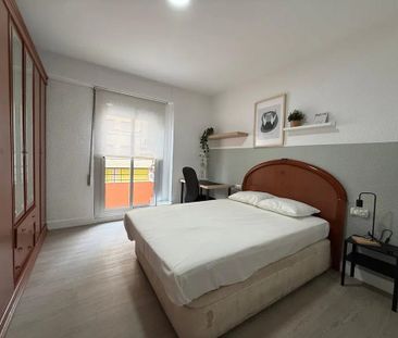 Avinguda de Peris i Valero, Valencia, Valencian Community 46004 - Photo 5