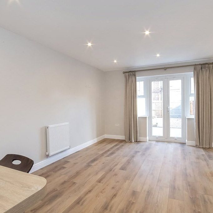 Fantastic refurbished to a very high standard, 3 bedroom terraced unfurnished spacious home, close to local amenities of the highly sought-after market town of Bedale. - Photo 1