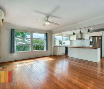 AIR CONDITIONED 3 BEDROOM HOME IN CENTRAL LOCATION - Photo 4