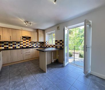 3 bedroom semi-detached house to rent - Photo 3