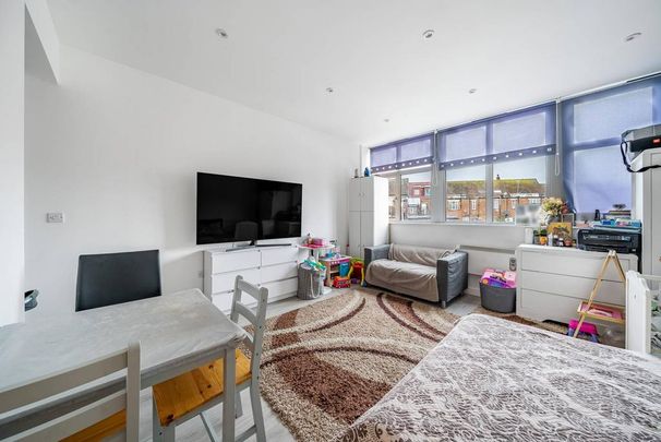 Studio to rent - Photo 1