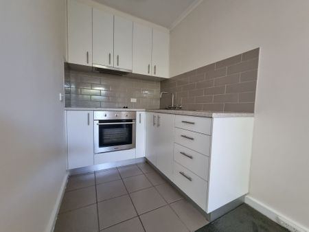 Conveniently Located One-Bedroom Flat in Mentone - Photo 5