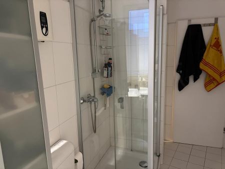 Lichtdurchflutete 1-Zimmer-Dachgeschosswohnung - Photo 4