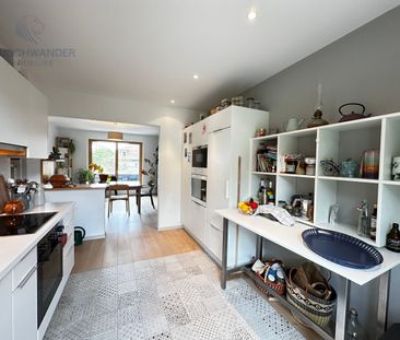 Bright, conveniently located, ready to move in! - Photo 6