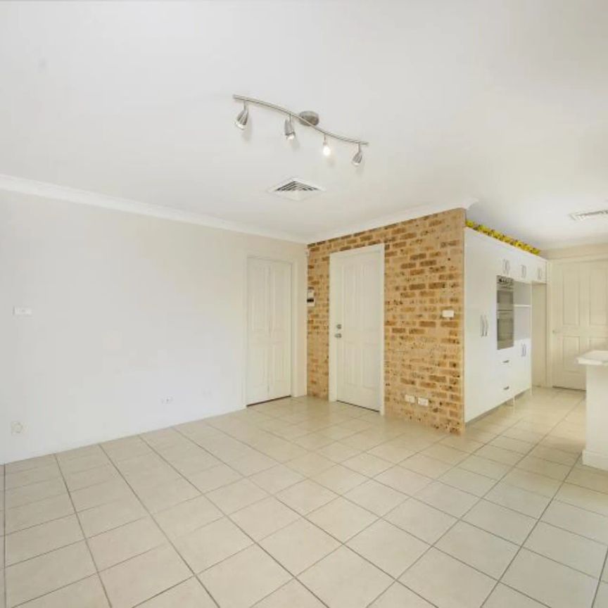 Bright & Airy Family Home! - Photo 1