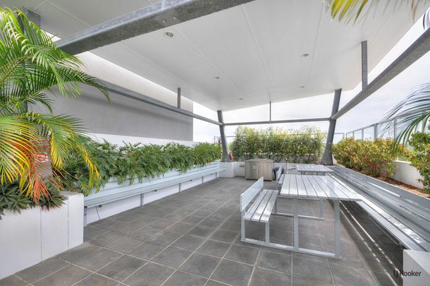 MODERN APARTMENT WITH MASSIVE PRIVATE OUTDOOR DECK - Photo 1