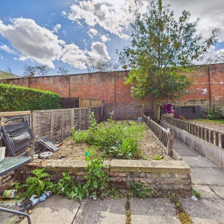 2 bedroom terraced house to rent - Photo 1