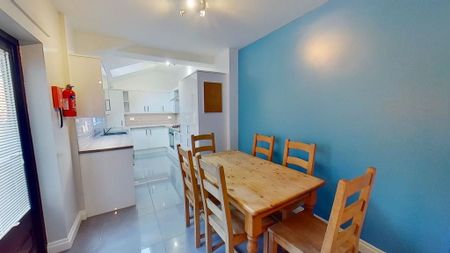 6 bedroom house to rent - Photo 2