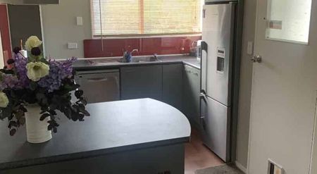 Charming College Street Living! - Photo 3