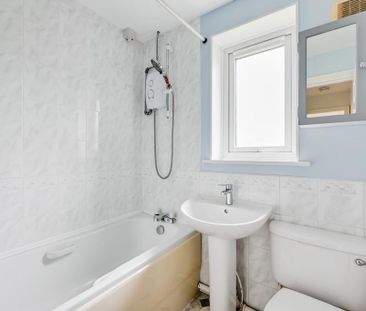 2 bedroom semi-detached house to rent - Photo 4