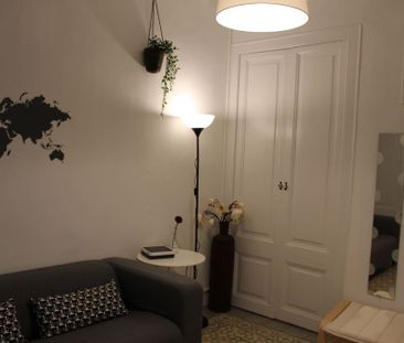 Quiet room in Calle San Pere Més Alt - Photo 2