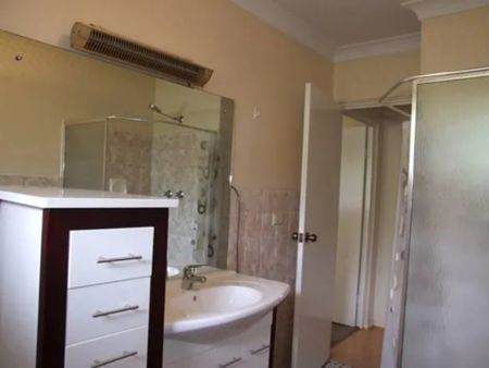 Convenient Ground-Floor Living in a Prime Location - Photo 5