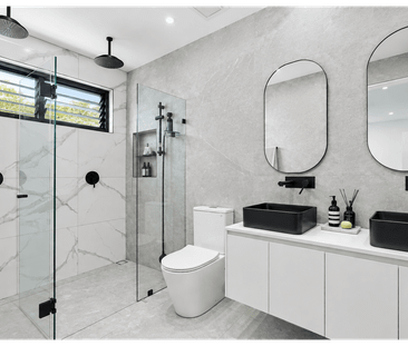 Spacious 4 Bedroom Home - Photo 3