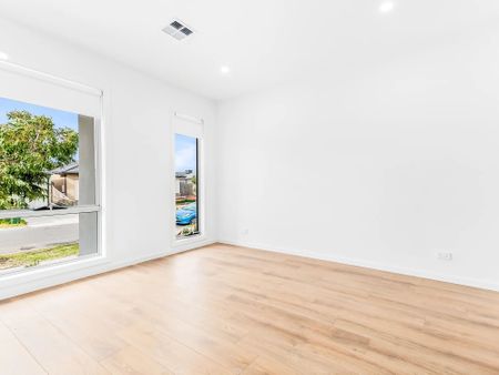 Like New & Ready to call HOME! - Photo 3