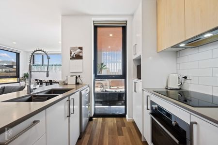 Luxurious Open-Plan Living in the heart of Denman Prospect - Photo 5