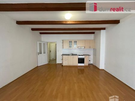 Pronájem bytu 1+kk a garsoniéry 35 m², Karlova 23, Kolín - Фото 2
