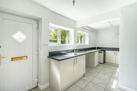 3 bedroom detached house to rent - Photo 3