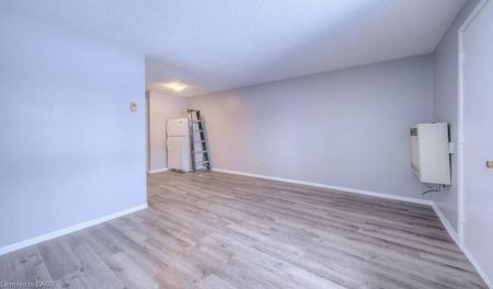 For Lease - 1200 COURTLAND Avenue Unit# 15, Kitchener, Ontario - Photo 3