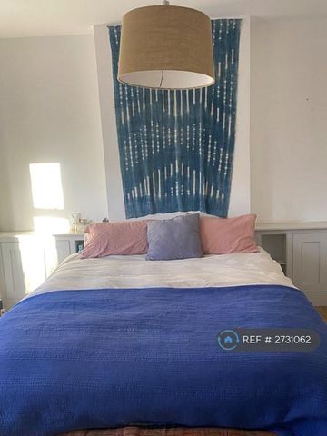 4 bedroom semi-detached house to rent - Photo 4