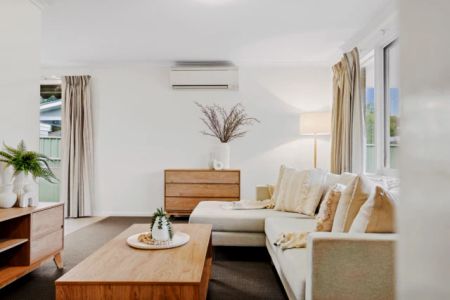 3 Bed, 1 Bath - Photo 2