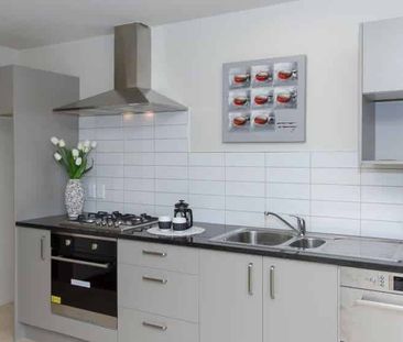 Sunny 3 bedroom townhouse for rent! - Photo 1