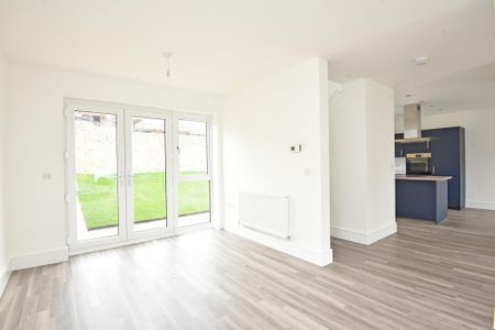3 bedroom semi-detached house to rent - Photo 2
