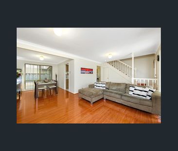 Spacious & Private Freestanding Townhouse – Rare Find - Photo 1