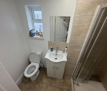 1 bedroom in a house share to rent - Photo 4