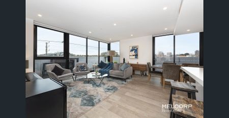 SPACIOUS THREE BEDROOMS AT ARDEN PARK – UNFURNISHED - Photo 2