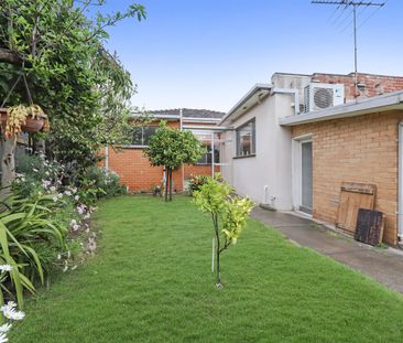 2 St James Street, Moonee Ponds VIC 3039 - House For Rent | Domain - Photo 6
