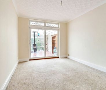 Bullens Green Lane, Colney Heath, St. Albans, AL4 0QR - Photo 2