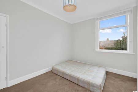 3 bedroom end of terrace house to rent - Photo 5