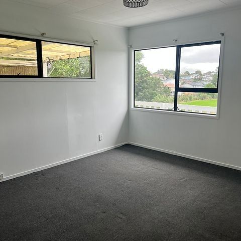 Spacious 3-Bedroom Home with Park View - Photo 1