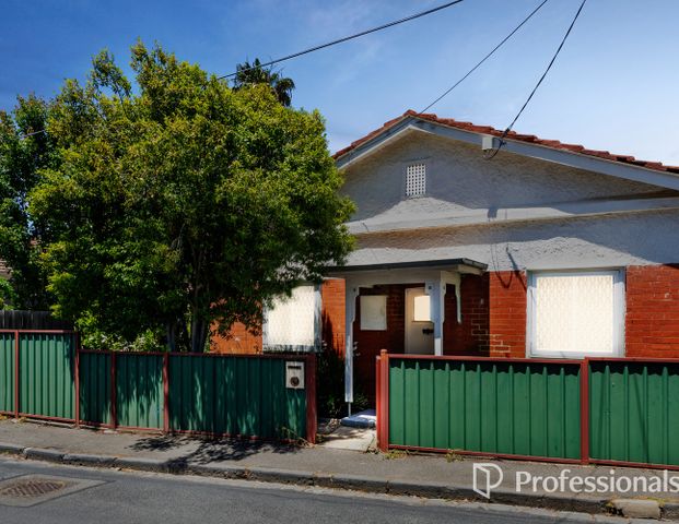 Charming 3-Bedroom Home in the Heart of St Kilda - Photo 1