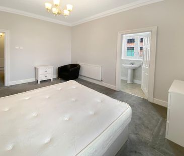 3 bedroom flat to rent - Photo 2