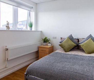 1 bedroom in a flat share to rent - Photo 1