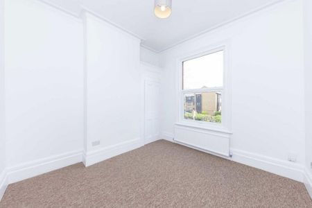 4 bedroom flat to rent - Photo 2