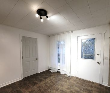 For Lease - 709 Roberts Road, Innisfil, Ontario - Photo 3