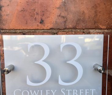 33 Cowley Street - Photo 1