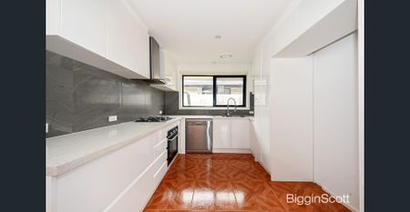 Renovated 2 Bedroom Bliss: Your Entertaining Haven Awaits - Photo 5