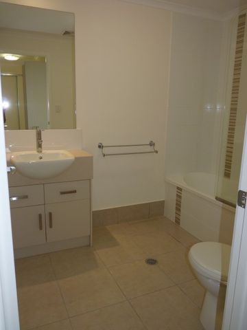 Three bedrooms, two bathrooms, ground floor apartment unit, West End, Townsville - Photo 5