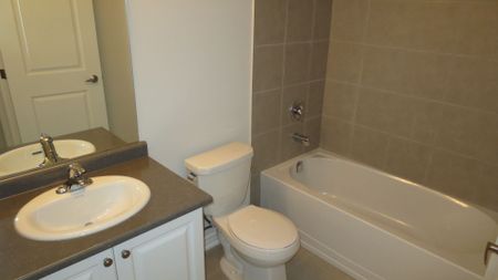 For Lease - 12 Waterview Drive, Hamilton, Ontario - Photo 5