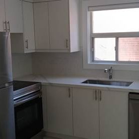 2 bedroom+ very large newly renovatedWarren Park/Lambton apt April 1 - Photo 2