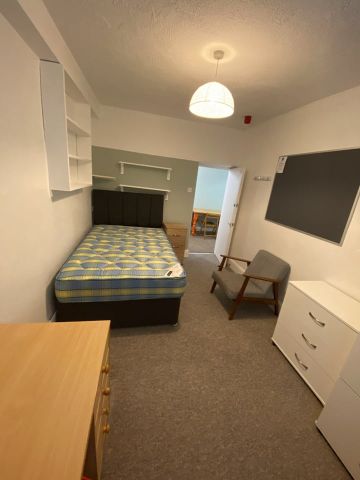 3 Bed Flat, Hughenden Road, BS8 - Photo 2