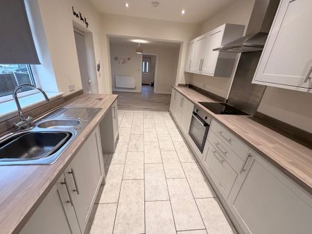 2 bedroom semi-detached house to rent - Photo 4