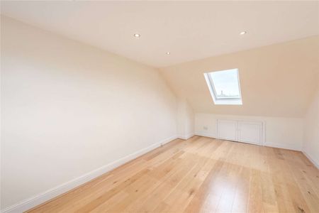 Neutrally decorated four bedroom family house in the Munster Road Village. - Photo 4