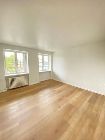 Rummelig 3-værelses lejlighed i Vejgaard med altan - Foto 2