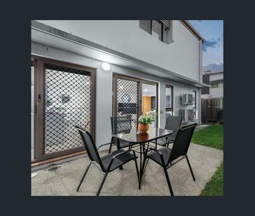 Modern and Bright - Stay cool in the Pool and A/C - Photo 5