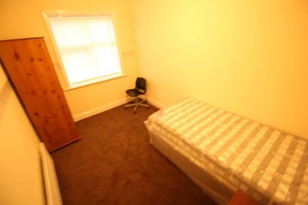 3 bedroom flat to rent - Photo 4